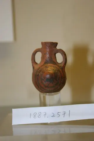 Small perfume flask probably local imitation of Cypriot black-on-red ware - image 1