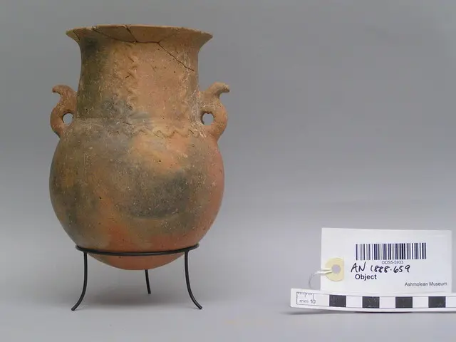 Red Polished III incised globular amphora - image 1