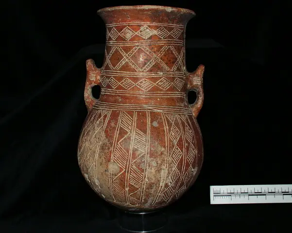 Red Polished III incised globular wide-necked amphora with horned handles - image 1