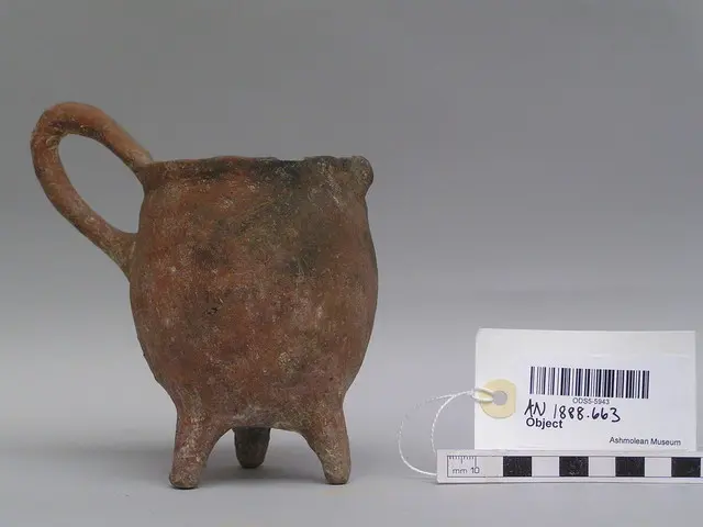 Coarse Red Polished tripod cooking dipper - image 1