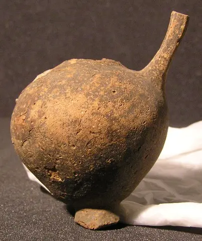 Pottery vase inspired by Syrian forms - image 1