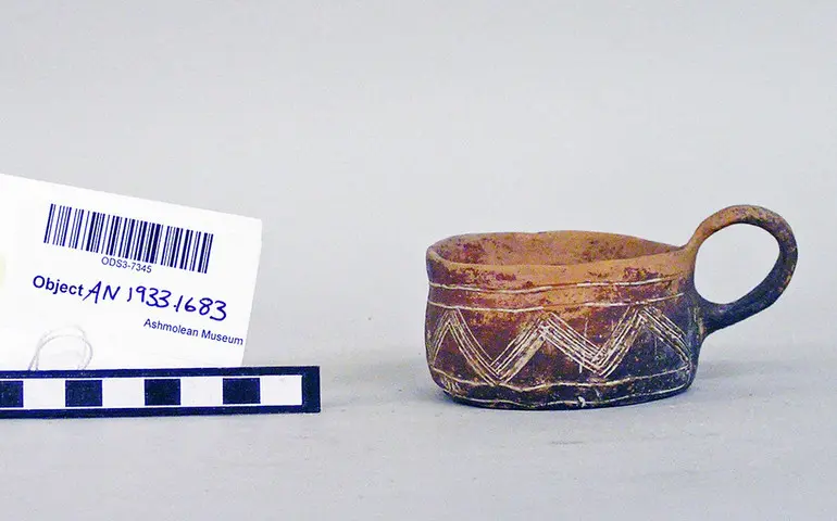 Red Polished one-handled cup - image 1