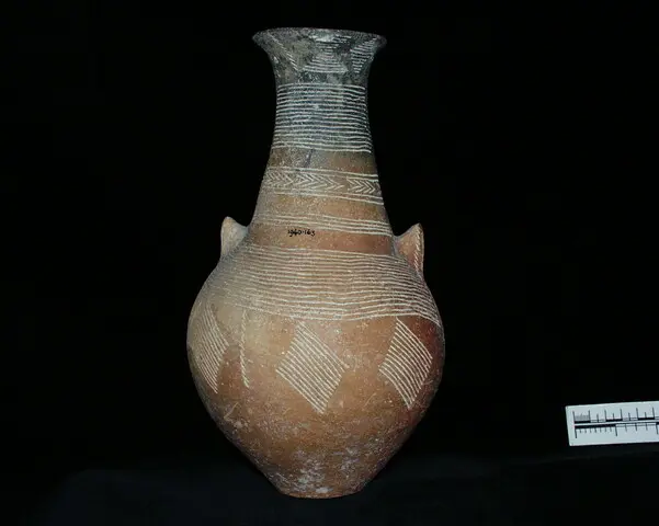 Red Polished black-topped vase with incised decoration - image 1