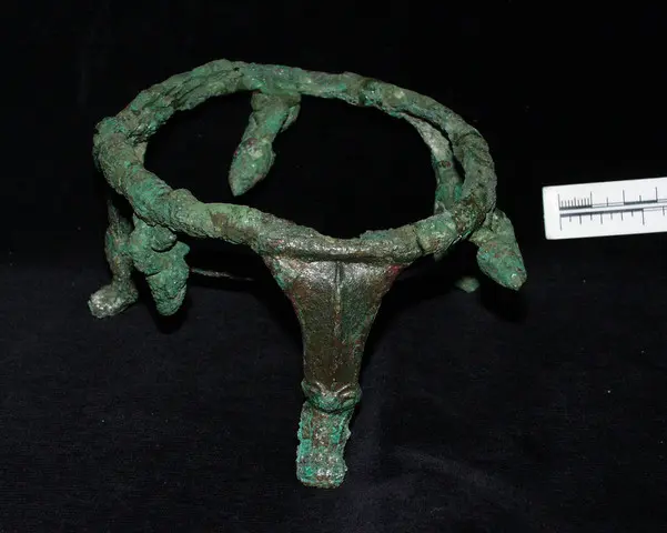 Bronze cast tripod with zoomorphic shaped feet - image 1