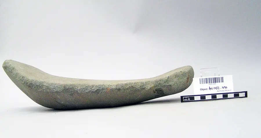 Saddle quern grinder - image 1