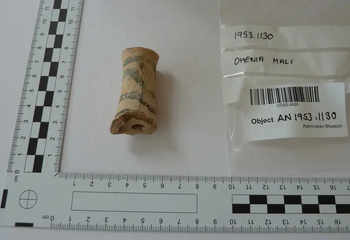 Chimney spout from a vessel of unusual type - image 1