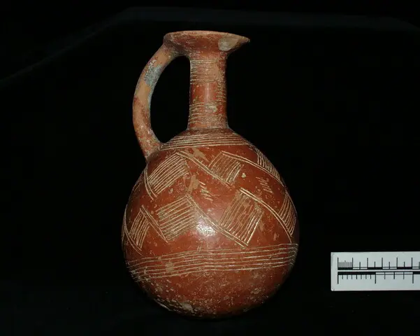 Red Polished gourd-shaped jug - image 1
