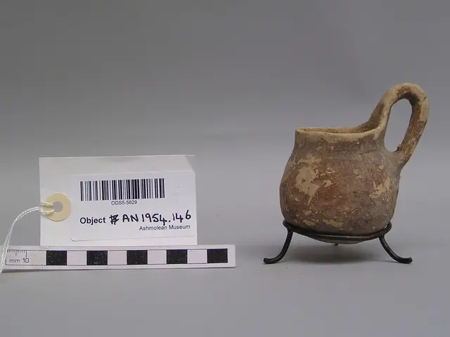Small jug with handle - image 1