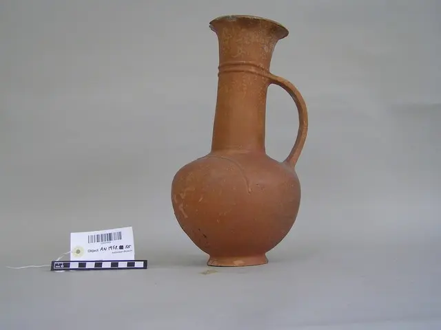 Base Ring jug - image 1