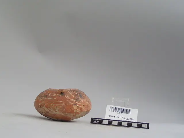 Red Polished pebble shaped pyxis - image 1