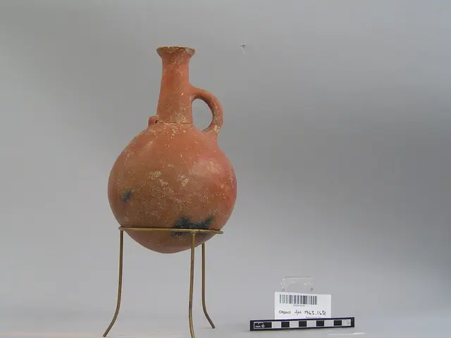 Red Polished round-bottomed jug - image 1
