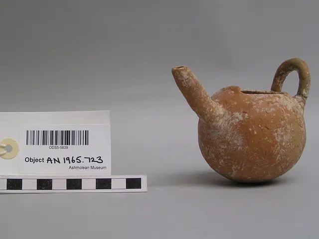 Red Polished spouted globular feeder - image 1