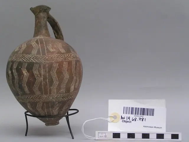 Red Polished III jug - image 1