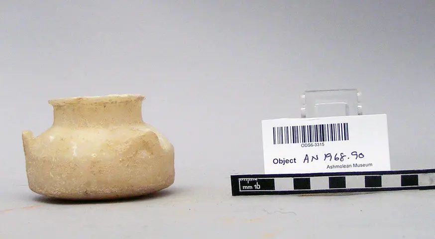 Alabaster pyxis - image 1