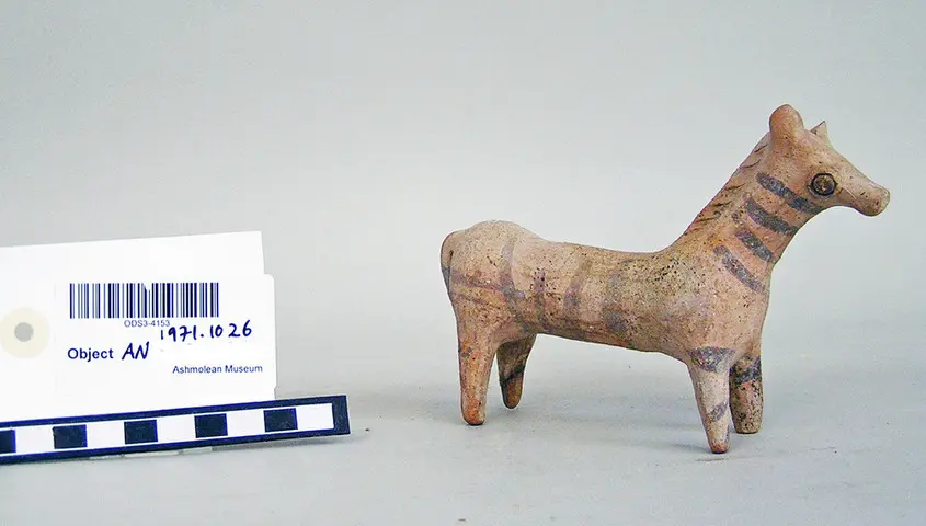 Base Ring II horse figurine - image 1