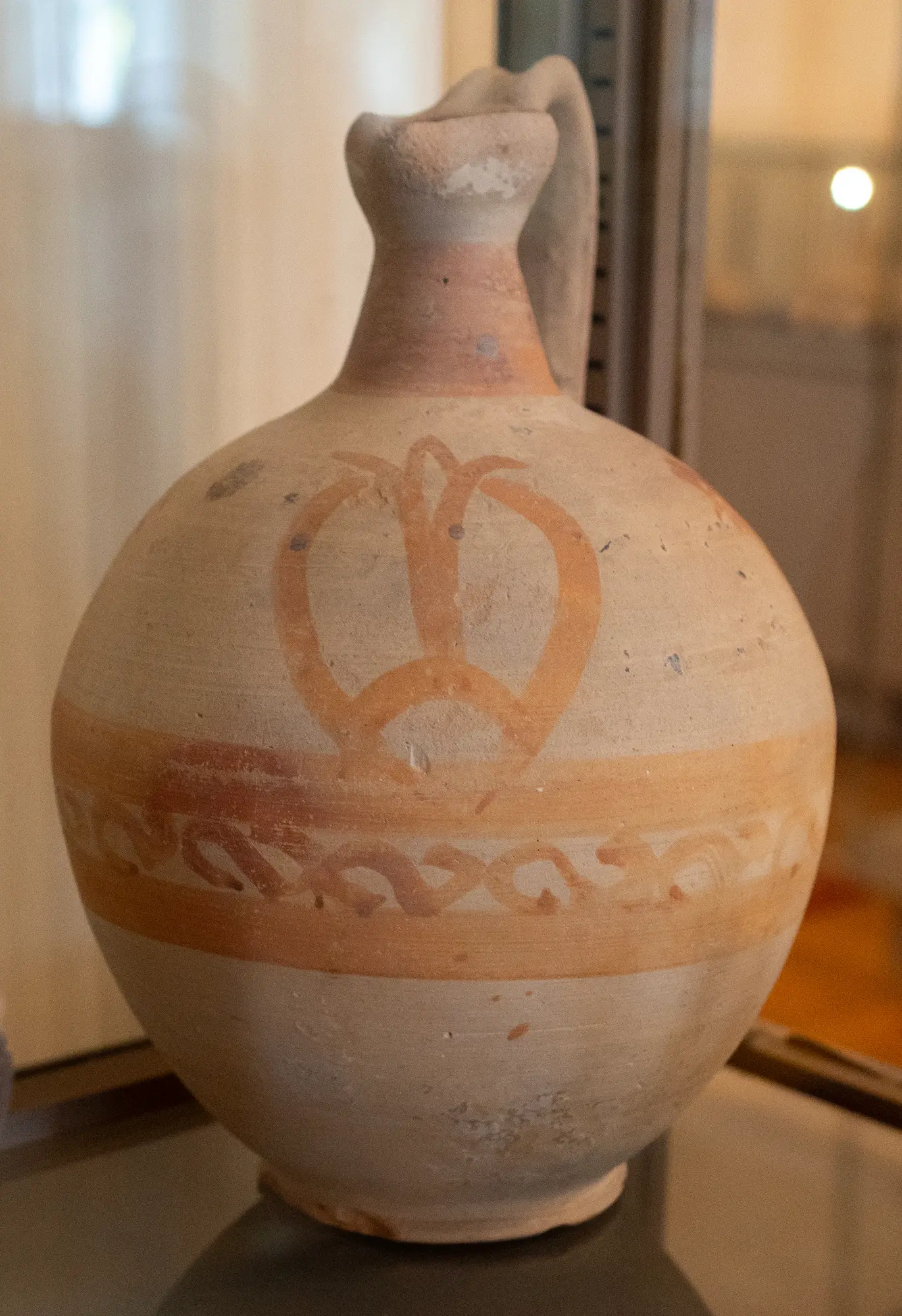 Oinochoe with red slip decoration - image 1