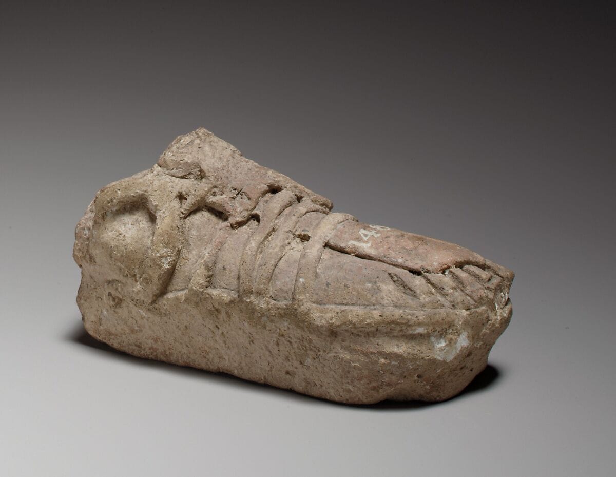 Right foot - image 1