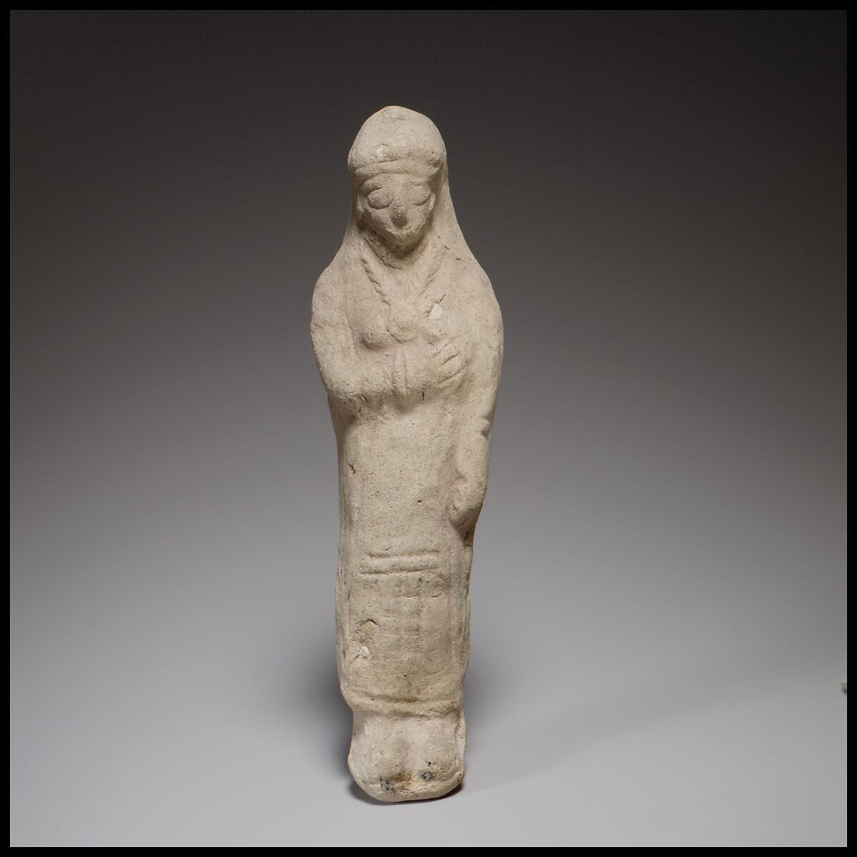 Standing female figurine - image 1