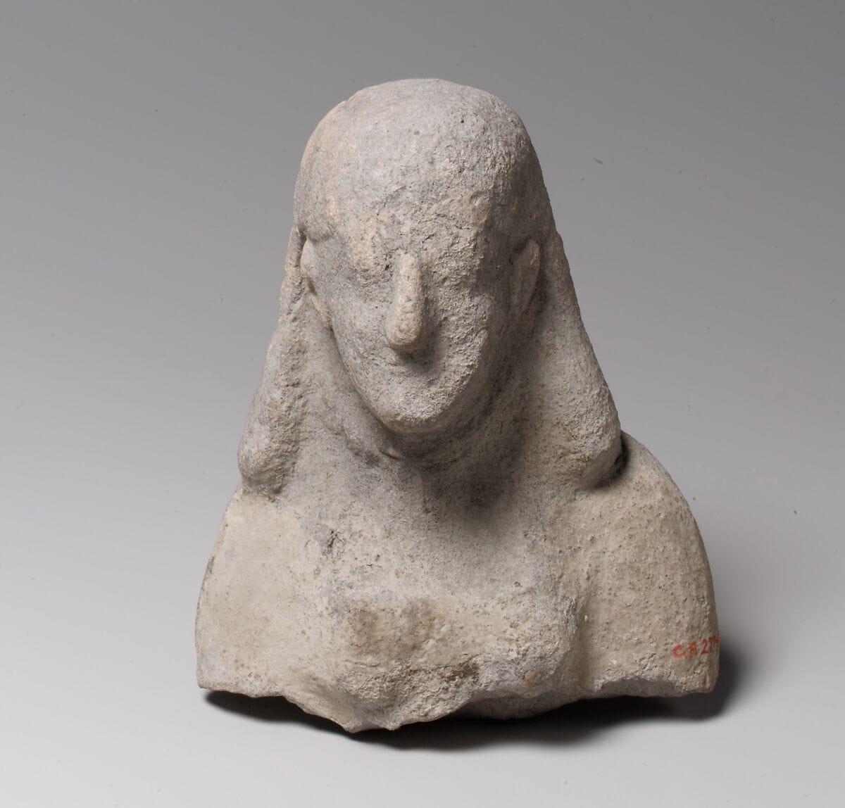 Head and upper body of a female figurine - image 1