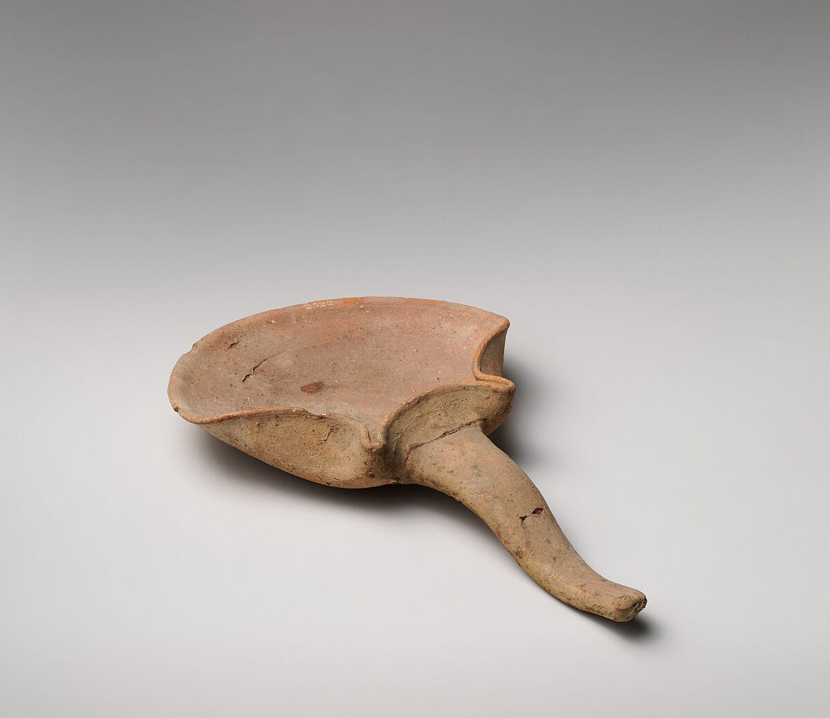 Terracotta handled saucer-shaped oil lamp - image 1