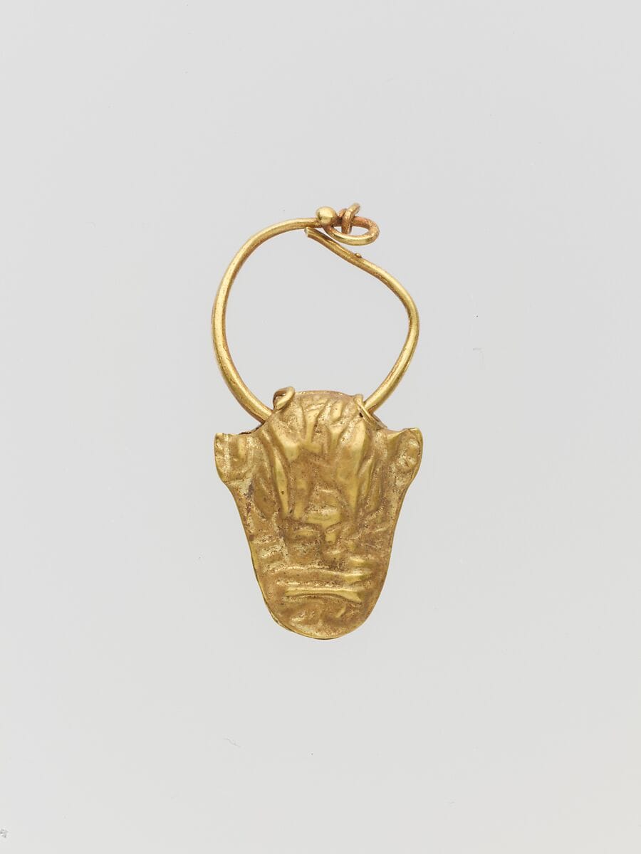 Gold pendant in the form of a bull's head - image 1