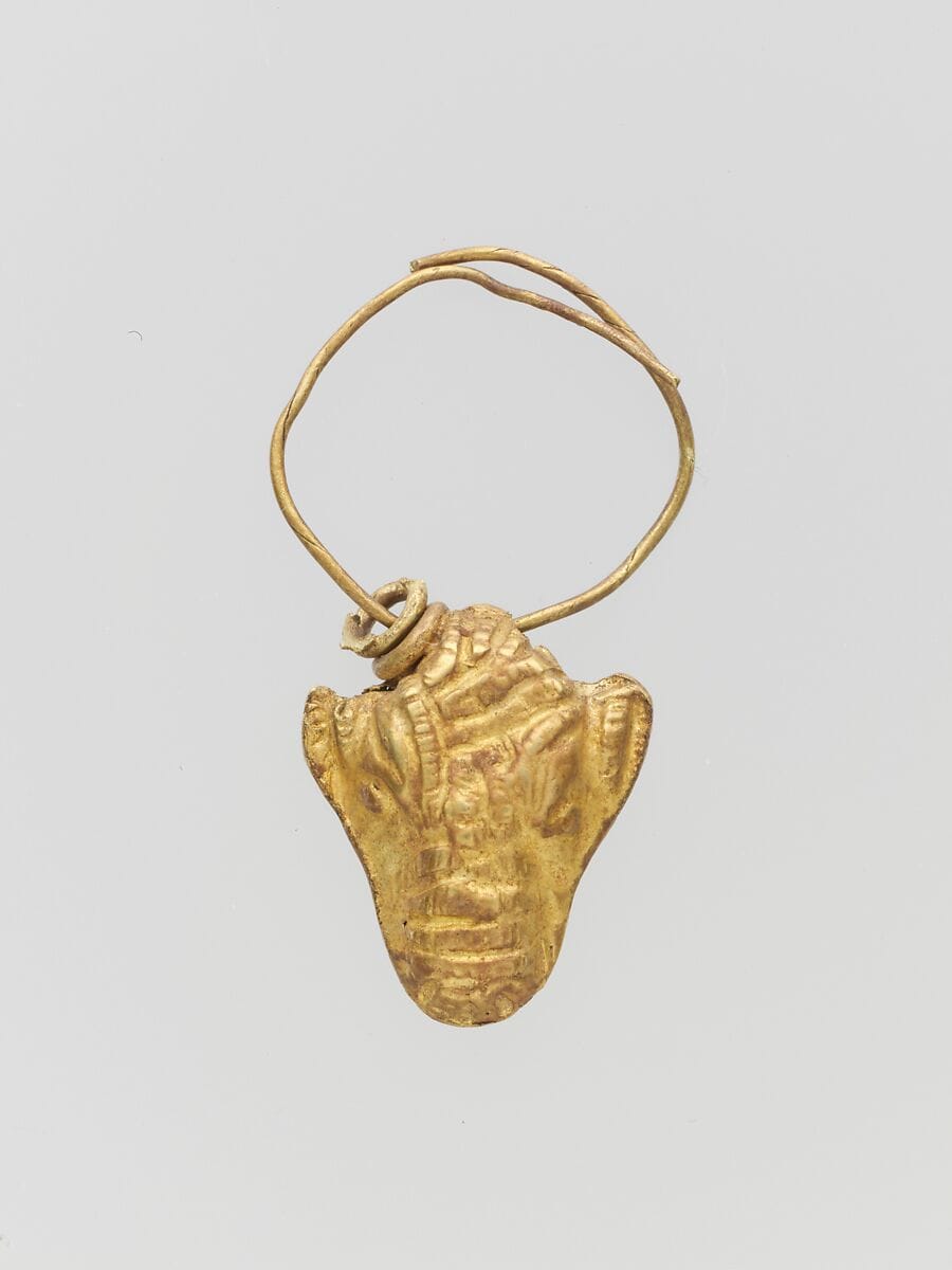 Gold pendant in the form of a bull's head - image 1