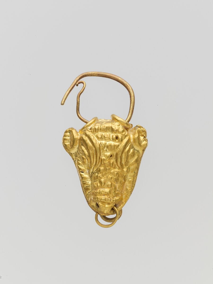 Gold pendant in the form of a bull's head - image 1
