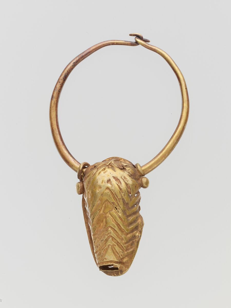 Gold pendant in the form of a bull's head - image 1