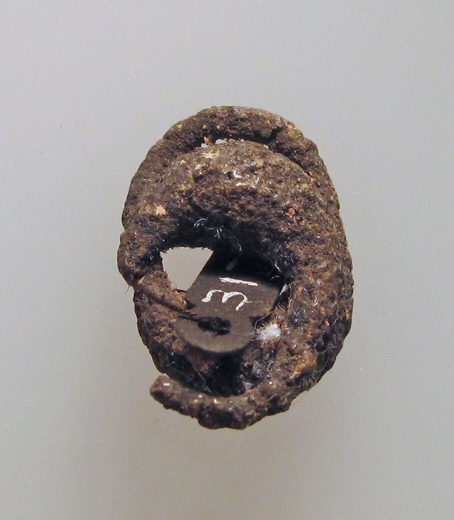 Earrings corroded together - image 1