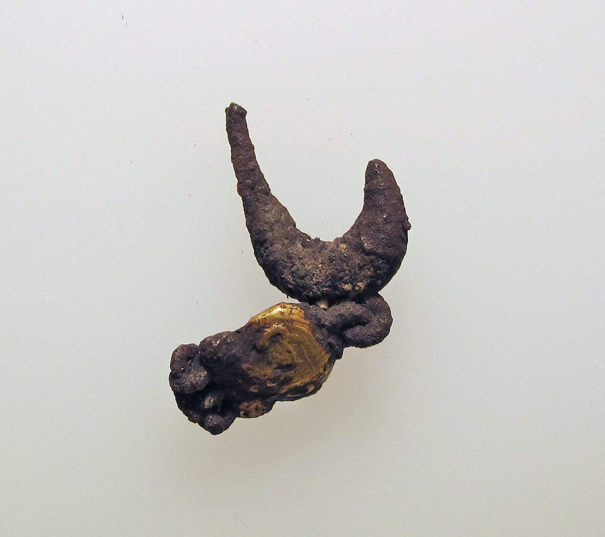 Pendant in the form of Hathor's head - image 1