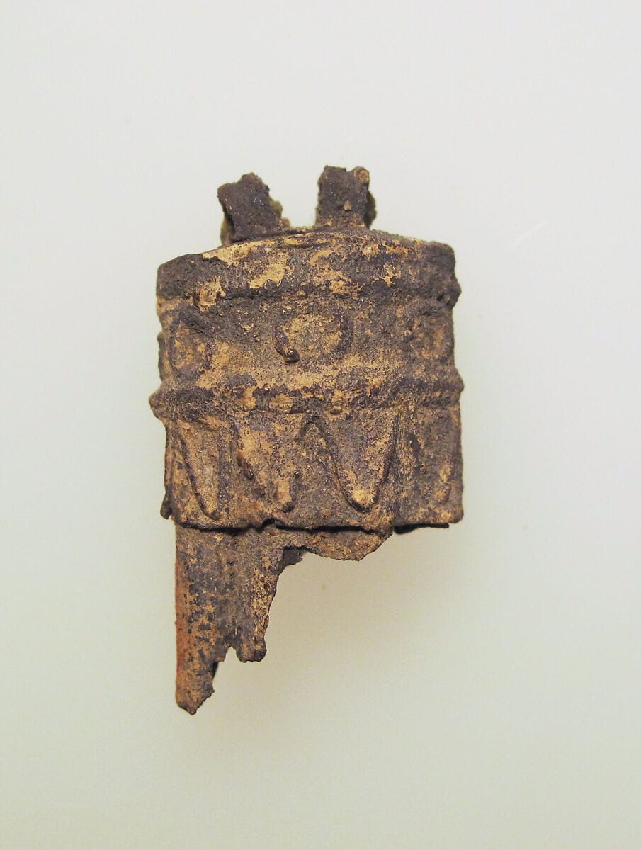 Pendant with geometric ornament - image 1