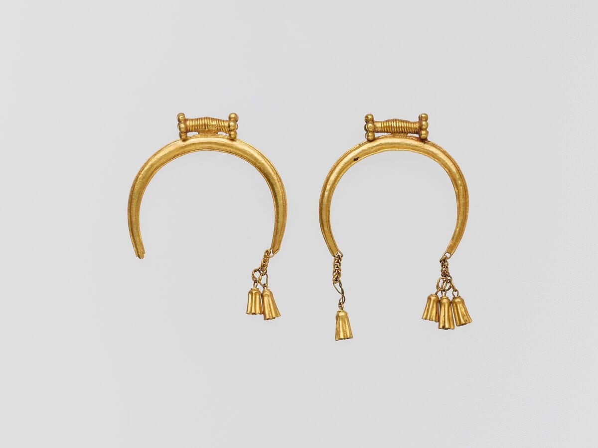 Gold pendant with tassels - image 1