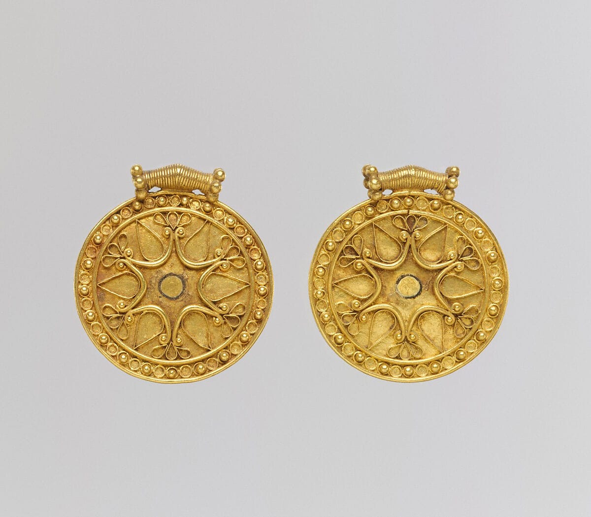 Gold pendant disk - image 1
