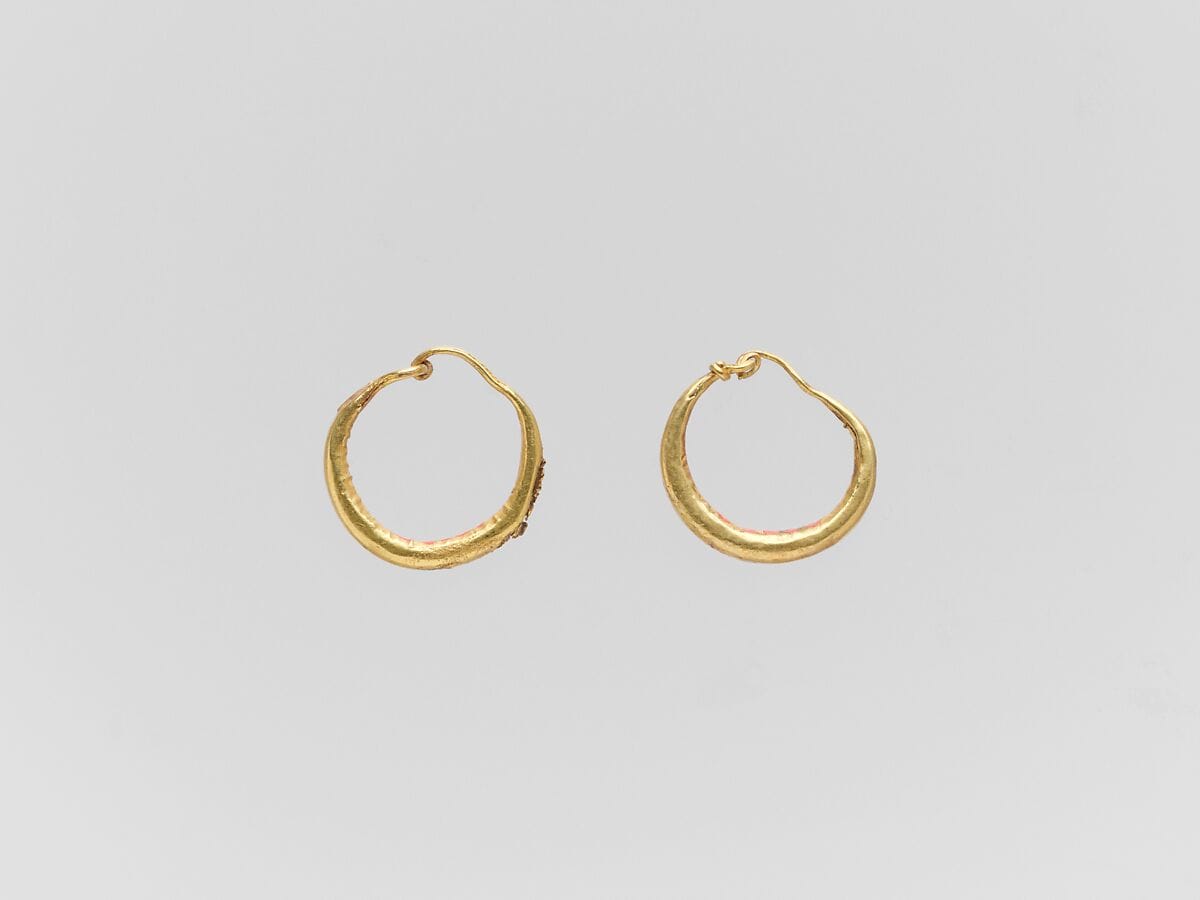Gold loop earring - image 1