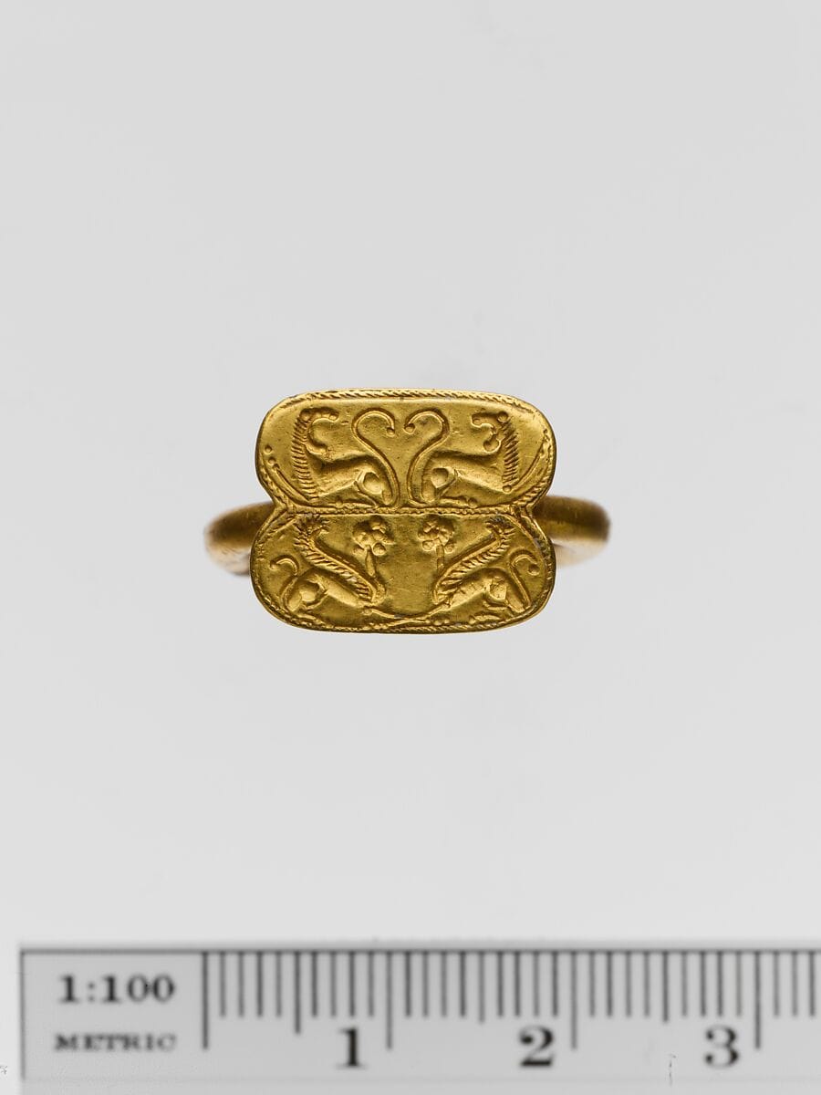 Gold ring - image 1