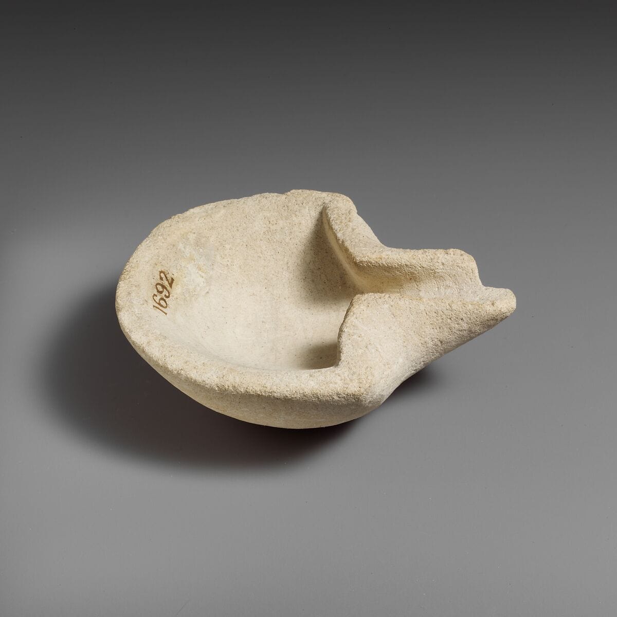 Limestone saucer lamp - image 1