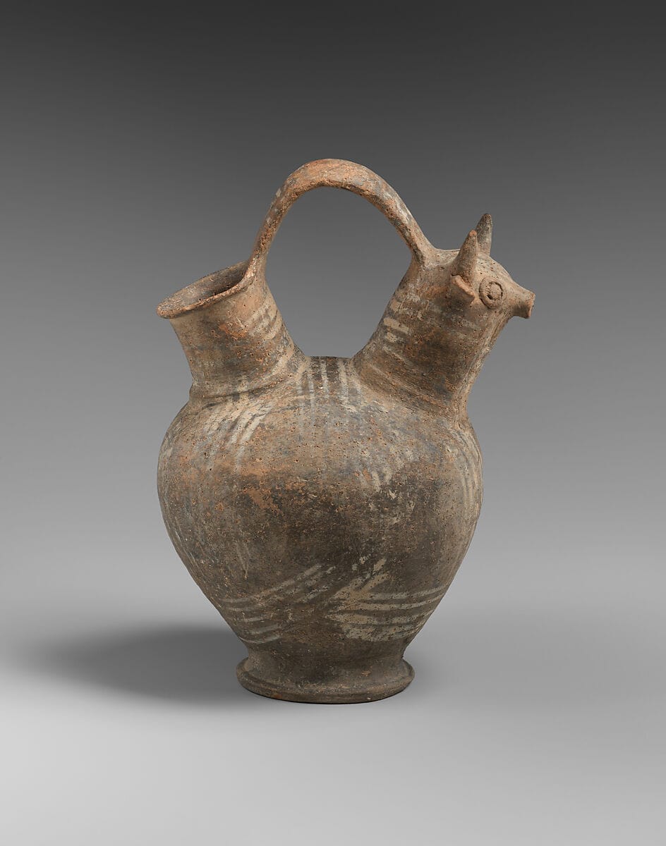 Terracotta askos (vessel) with bull protome - image 1